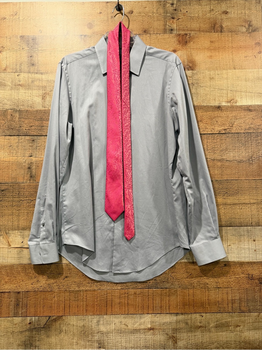 Van Heusen Light Gray Dress Slim Fit Stretch Dress Shirt with Pink Tie Size 15.5